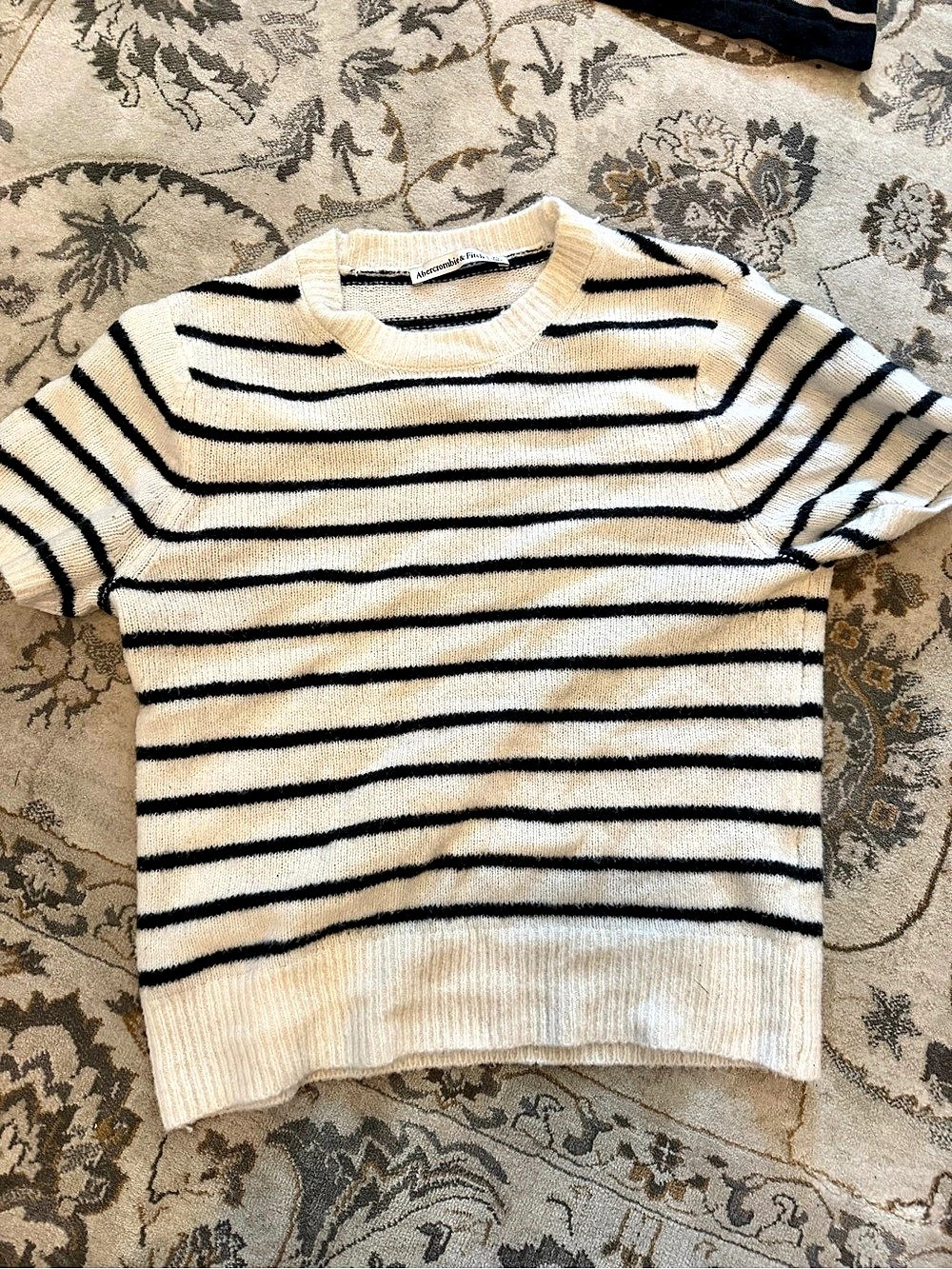 Abercrombie & Fitch Short-Sleeve Boxy Sweater Tee Cream & Black XS
